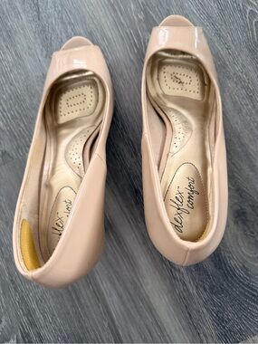 dexflex comfort Nude Patent Peep-Toe Flats